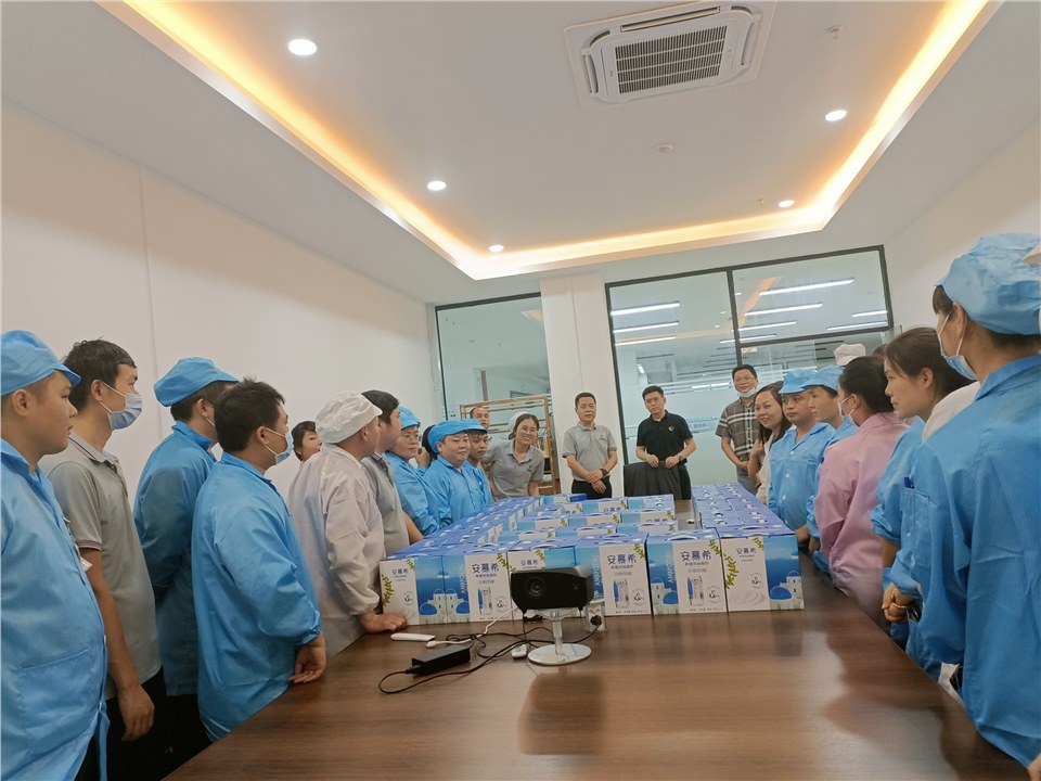 喜创佳绩迎五一，温情献礼敬匠心